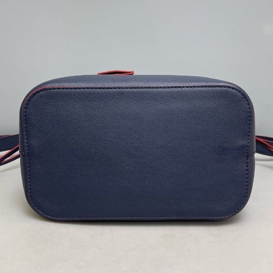路易威登/Louis Vuitton Lockme Bucke藍色全皮編織水桶包-9