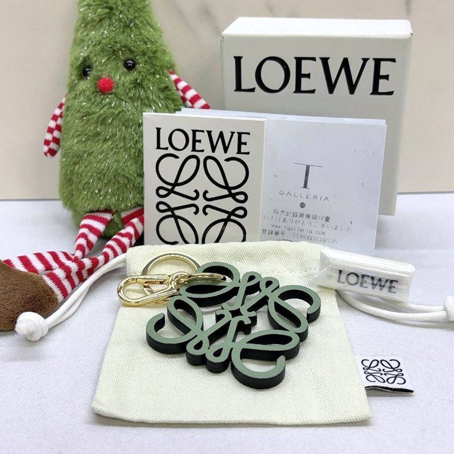 LOEWE Anagram鏤空經典標誌雙色吊飾-0