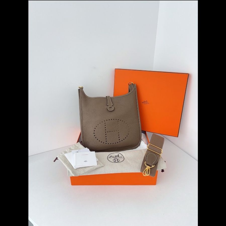Hermes愛馬仕evelyne29 大象灰金扣伊芙琳99新
IZ-4