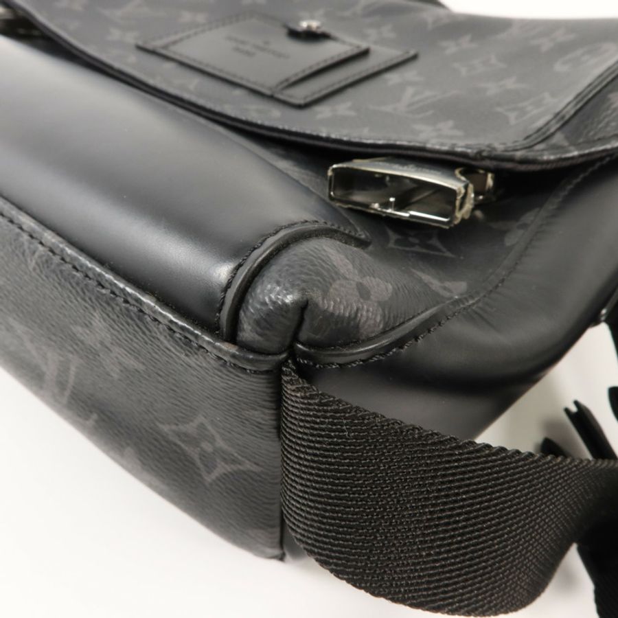 LOUIS VUITTON Monogram Eclipse Messenger PM Voyager銀扣肩背袋-9