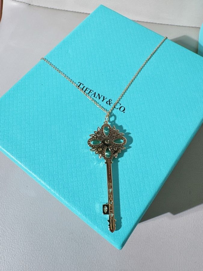Tiffany蒂芙尼 keys系列 Victoria維多利亞 18K金滿鑽鑰匙項鍊,大號-5