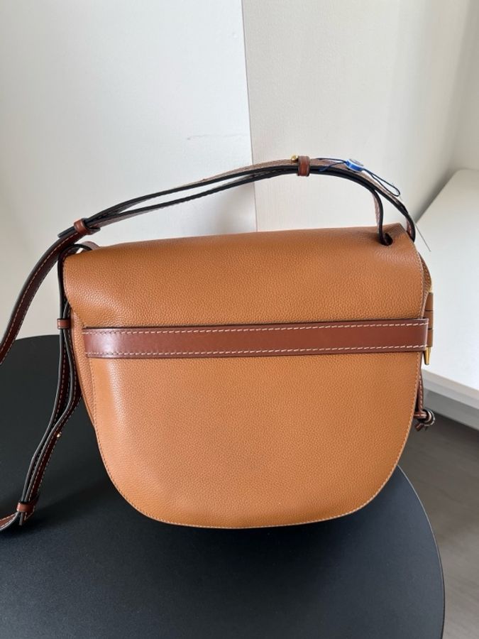 Loewe 羅意威 Gate大號斜挎包 焦糖色 尺寸約26*19*12.5cm。。-1