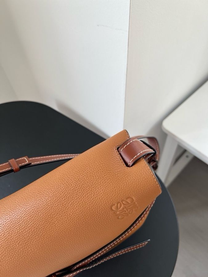 Loewe 羅意威 Gate大號斜挎包 焦糖色 尺寸約26*19*12.5cm。。-3