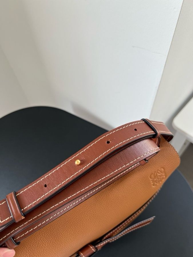 Loewe 羅意威 Gate大號斜挎包 焦糖色 尺寸約26*19*12.5cm。。-6