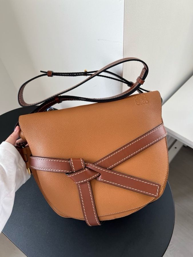 Loewe 羅意威 Gate大號斜挎包 焦糖色 尺寸約26*19*12.5cm。。-7