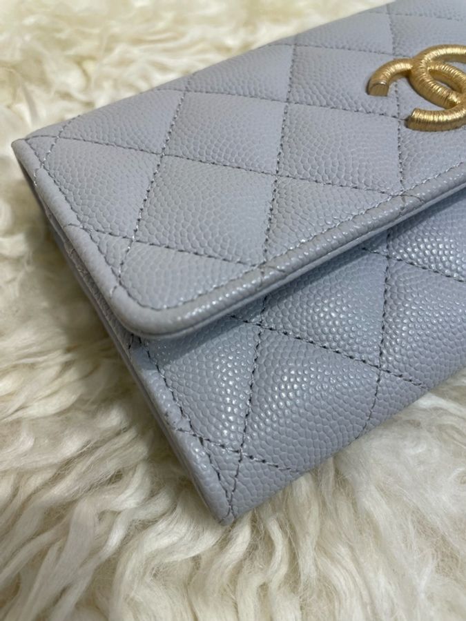 Chanel 晶貼淺灰色牛皮中長銀包-2