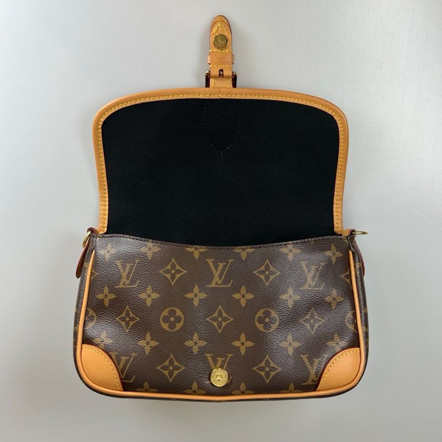 LV M45985/晶片款 老花DIANE法棍包 黑背帶-5