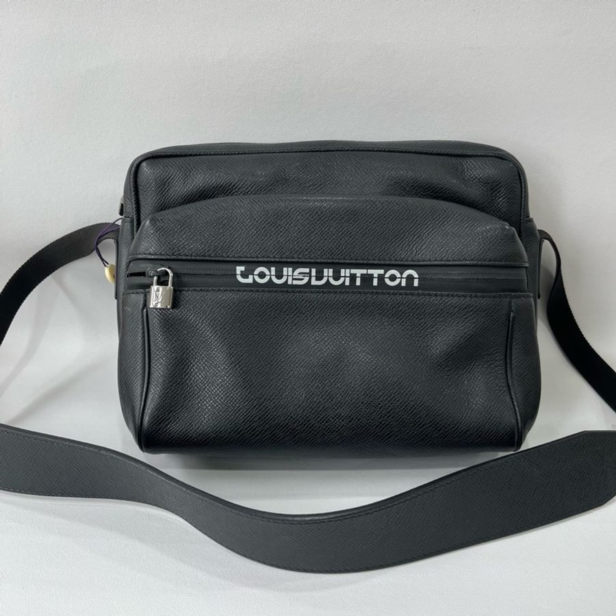 Louis Vuitton 路易威登 Taiga Outdoor 斜挎郵差包-0