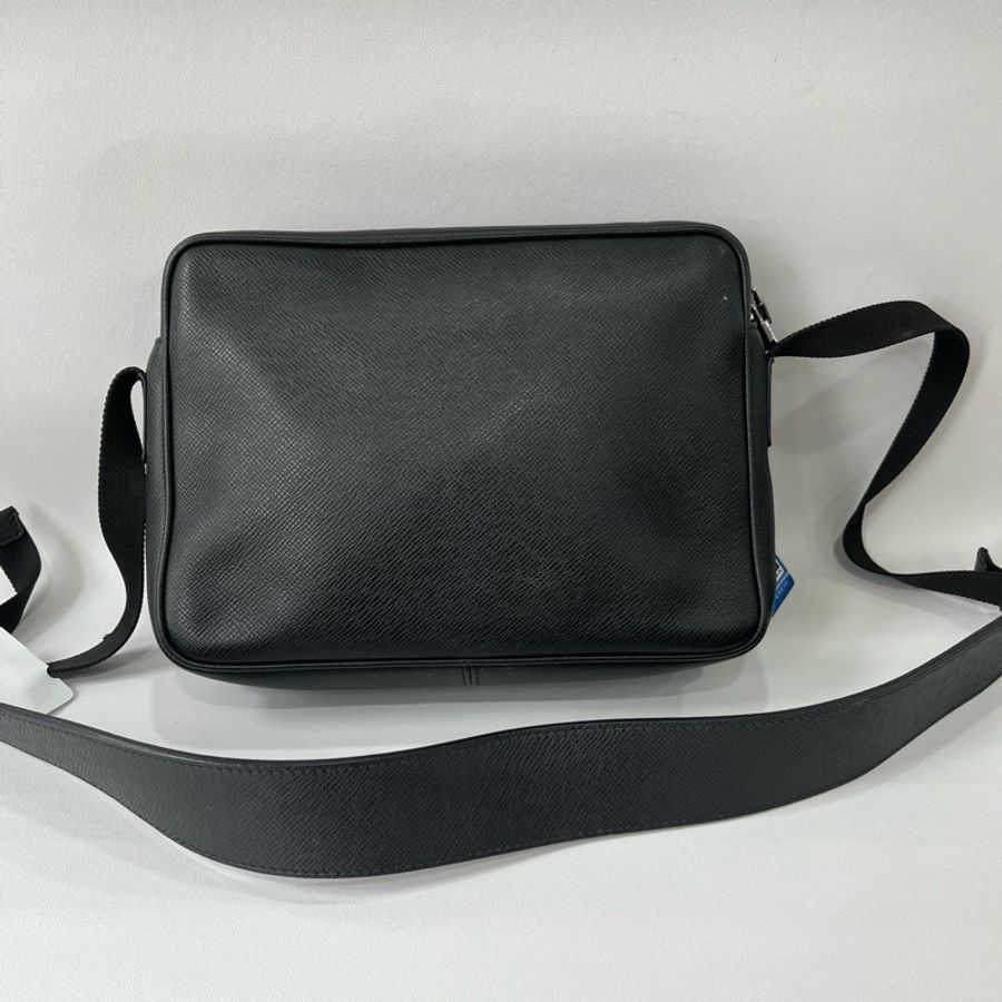 Louis Vuitton 路易威登 Taiga Outdoor 斜挎郵差包-1