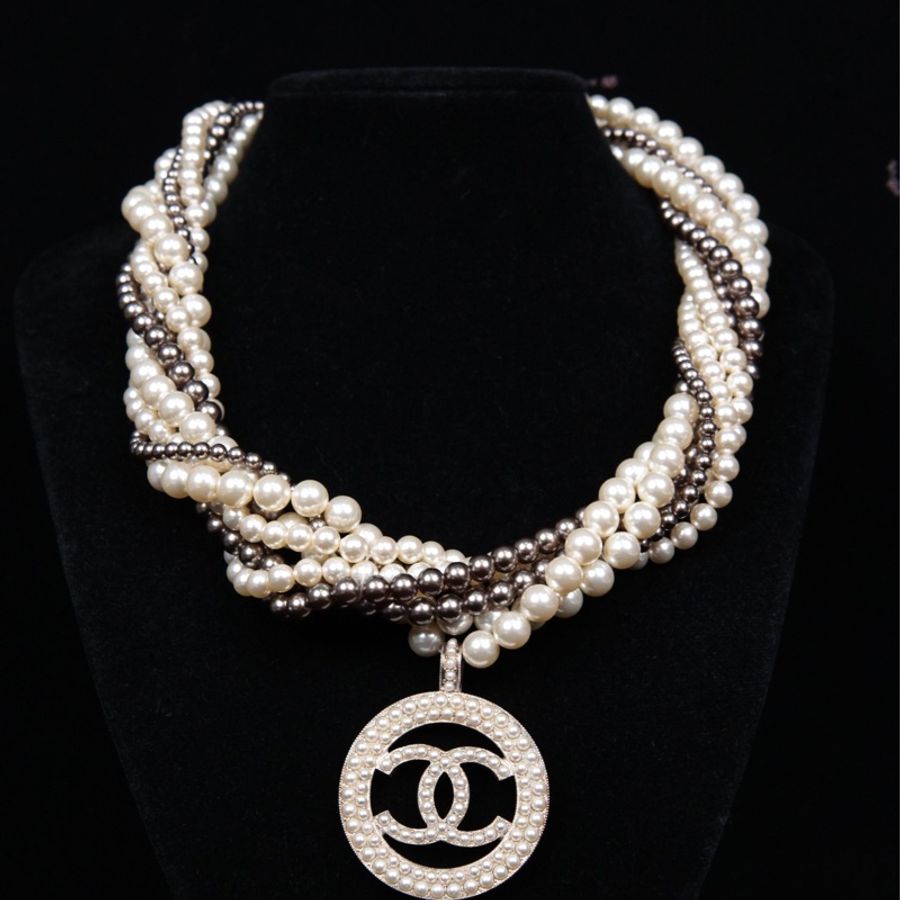 Chanel 16年多层珍珠缠绕镂空cc吊坠chocker短项链-0