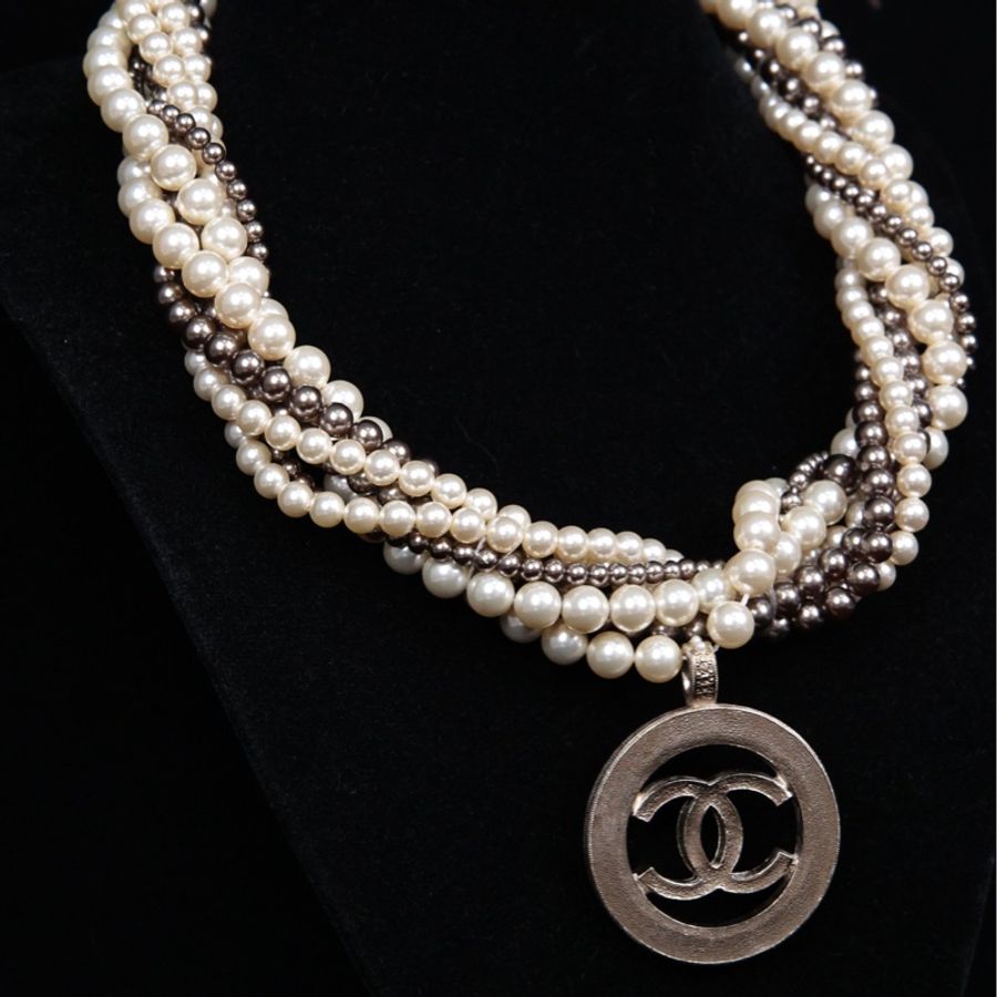 Chanel 16年多层珍珠缠绕镂空cc吊坠chocker短项链-7