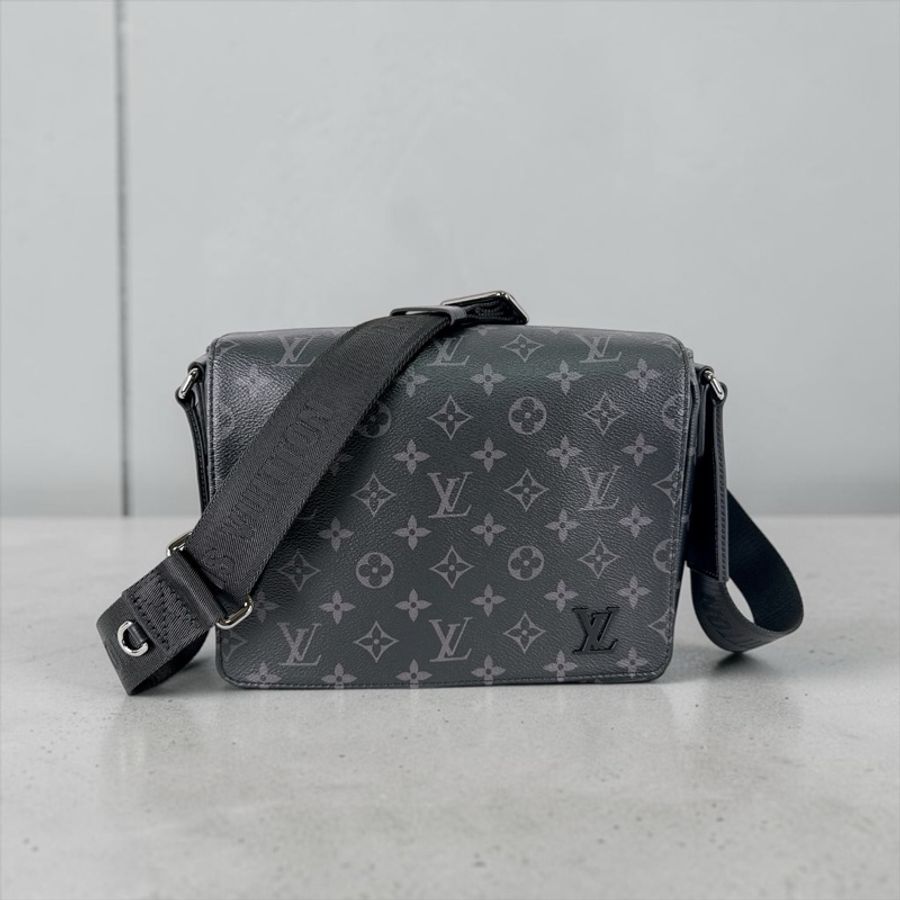 莉亞精品♡ LV M46255 黑老花翻蓋磁吸郵差包 二手美包-0