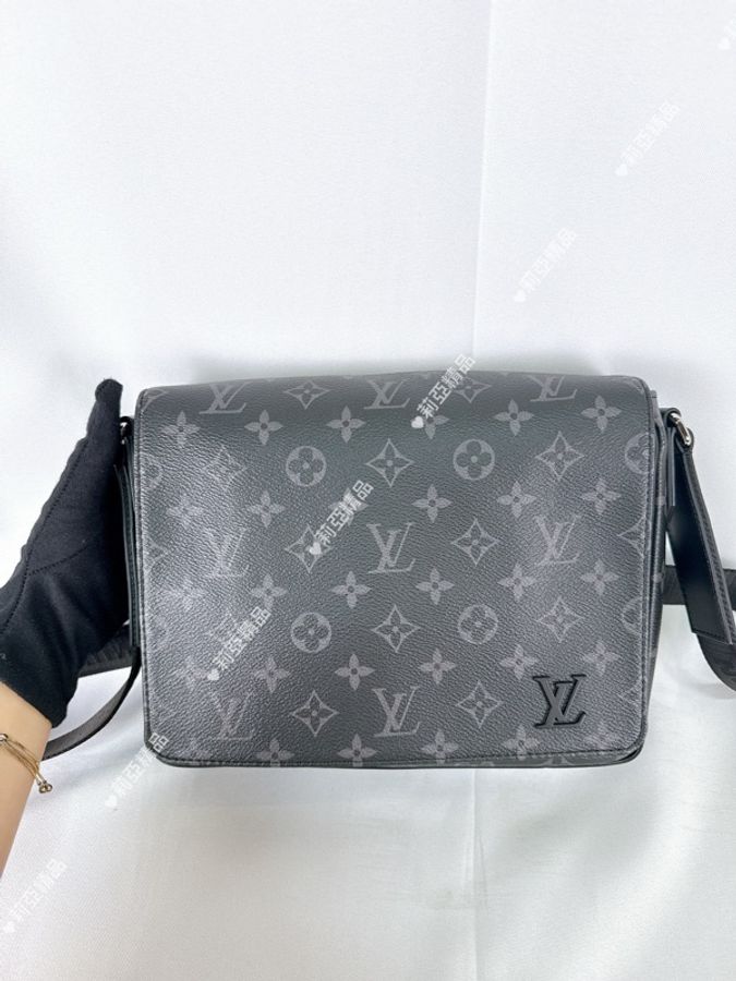 莉亞精品♡ LV M46255 黑老花翻蓋磁吸郵差包 二手美包-2