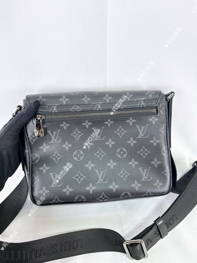 莉亞精品♡ LV M46255 黑老花翻蓋磁吸郵差包 二手美包-3