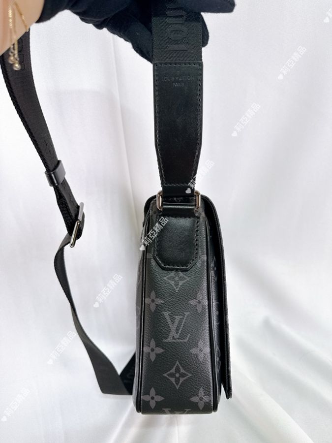 莉亞精品♡ LV M46255 黑老花翻蓋磁吸郵差包 二手美包-5