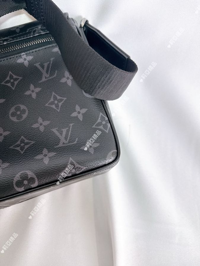 莉亞精品♡ LV M46255 黑老花翻蓋磁吸郵差包 二手美包-9
