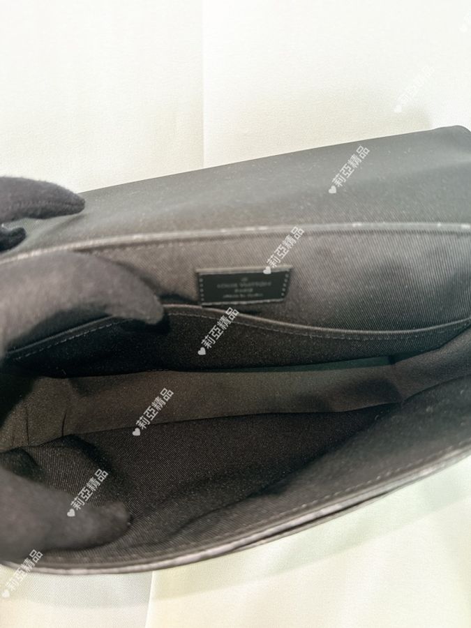 莉亞精品♡ LV M46255 黑老花翻蓋磁吸郵差包 二手美包-12