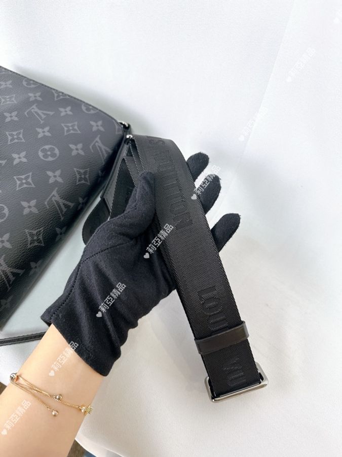 莉亞精品♡ LV M46255 黑老花翻蓋磁吸郵差包 二手美包-18