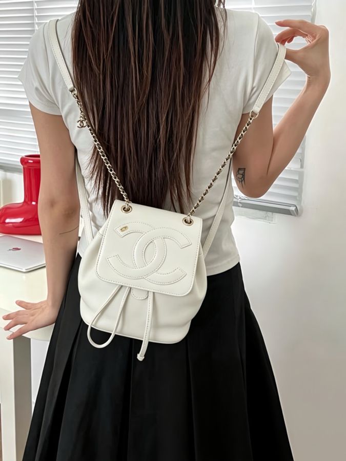 為什麼會在這‼️Chanel 19P 白金浮雕雙C雙肩包 全配含購證-3