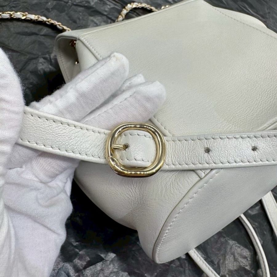 為什麼會在這‼️Chanel 19P 白金浮雕雙C雙肩包 全配含購證-5