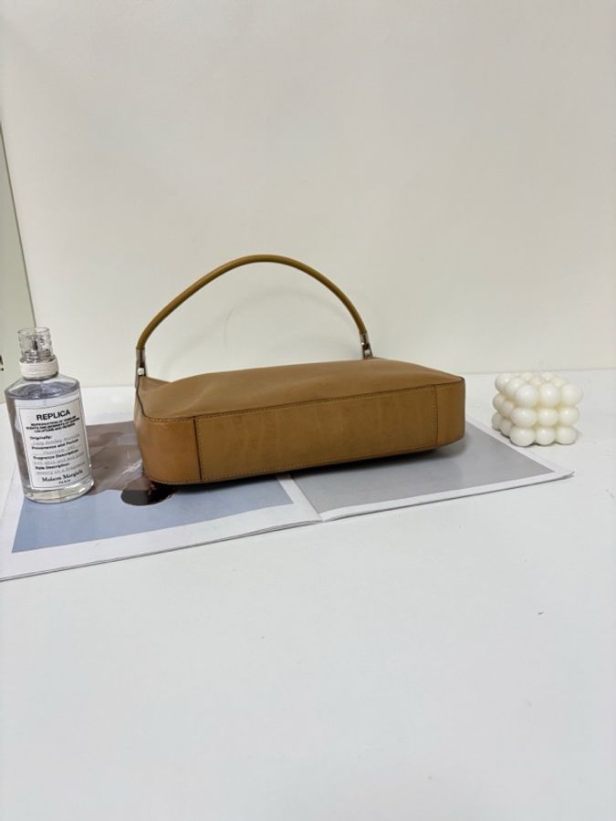 Gucci古馳奶茶色全皮腋下包-4
