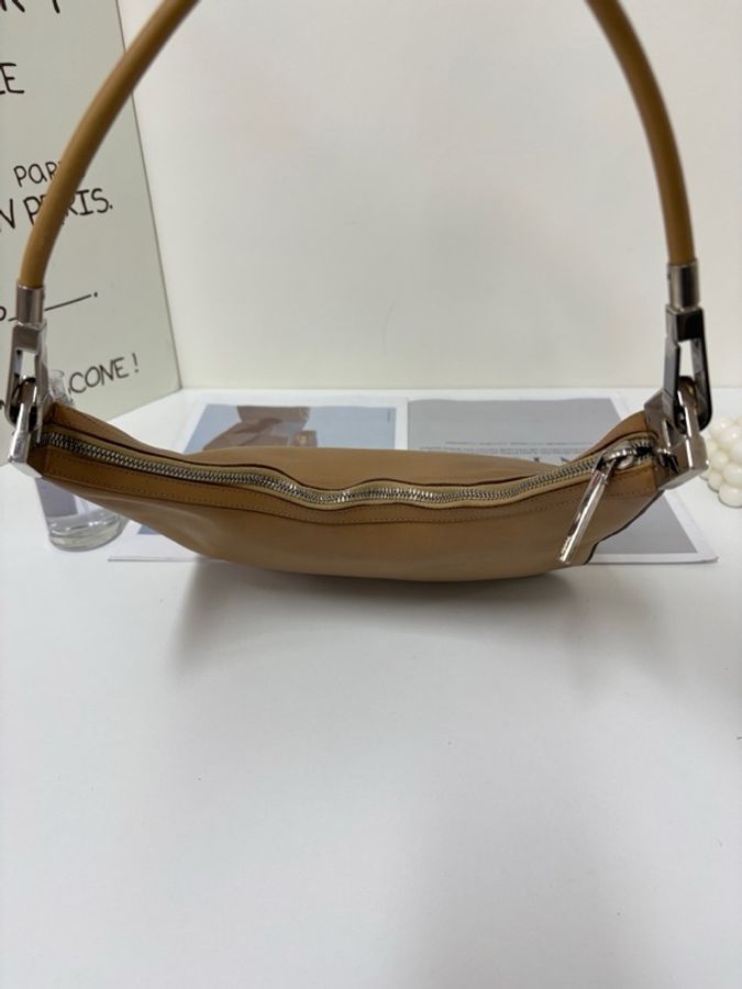 Gucci古馳奶茶色全皮腋下包-5