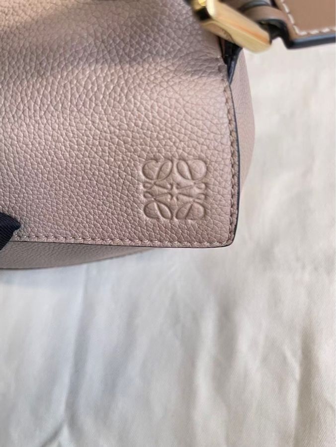 Loewe 羅意威幾何包puzzle 小號沙色 有塵袋 肩帶 尺寸24*16-2