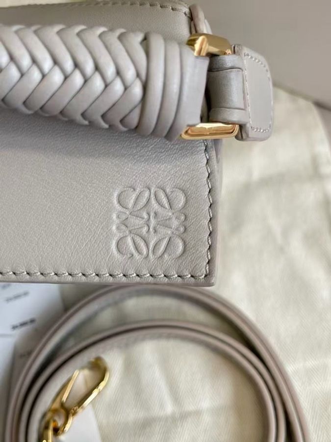 99新 Loewe羅意威 新款珍珠灰 麂皮內里 puzzle mini 尺寸18-2