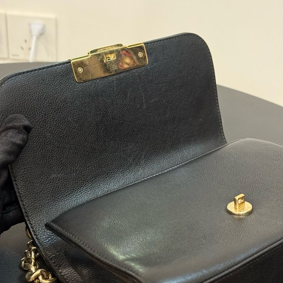Chanel香奈兒 flapbag 郵差包 荔枝紋牛皮黑金鍊條包手提包斜挎包-6