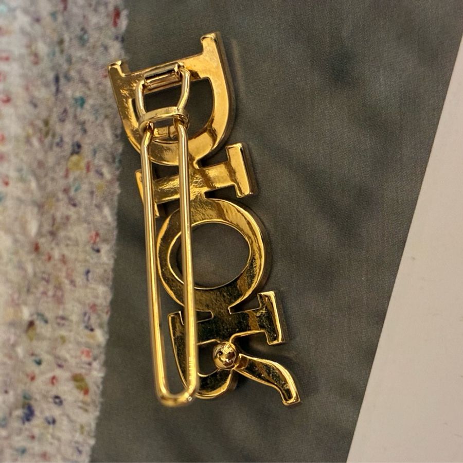 Dior 滿鑽字母髮夾🎀千金名媛風-11