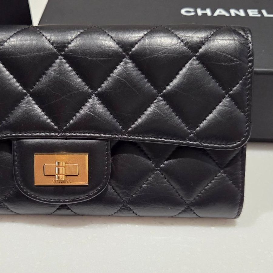 CHANEL香奈兒經典2.55菱格紋小牛皮黑金信封長夾/ 發財包/ 發財長夾-2