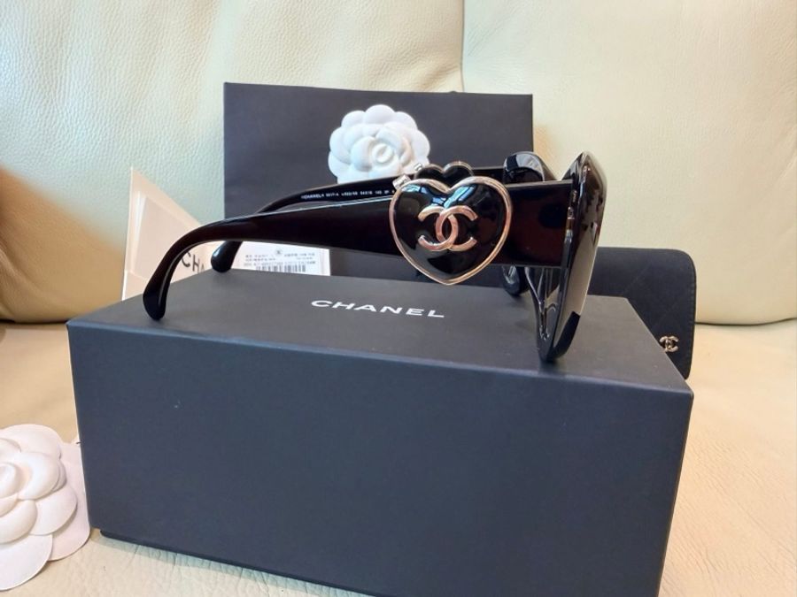 Chanel 限量絕美黑金愛心琺瑯化妝鏡偏光墨鏡 5517-A (近全新、購證正本、大全配)-2