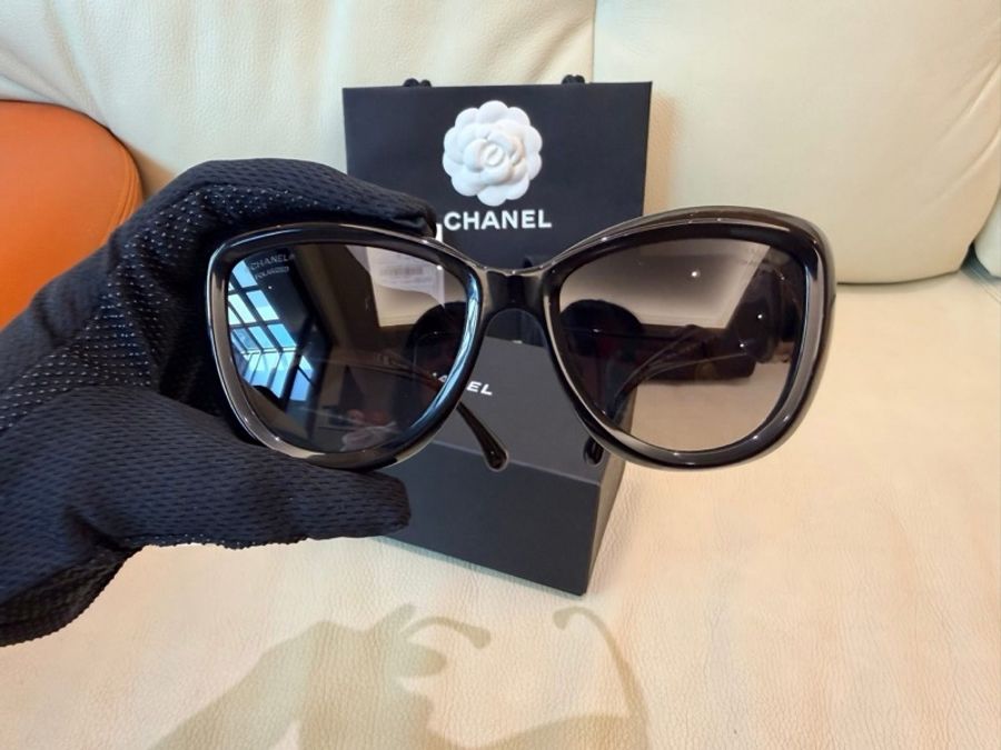 Chanel 限量絕美黑金愛心琺瑯化妝鏡偏光墨鏡 5517-A (近全新、購證正本、大全配)-3