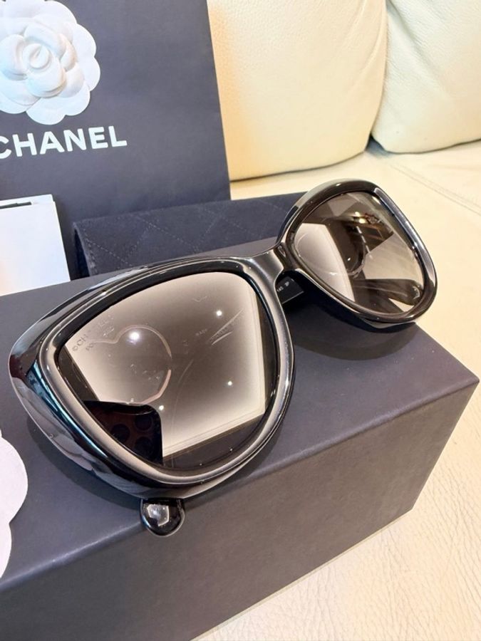 Chanel 限量絕美黑金愛心琺瑯化妝鏡偏光墨鏡 5517-A (近全新、購證正本、大全配)-7