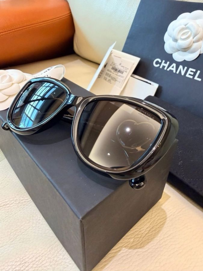 Chanel 限量絕美黑金愛心琺瑯化妝鏡偏光墨鏡 5517-A (近全新、購證正本、大全配)-8