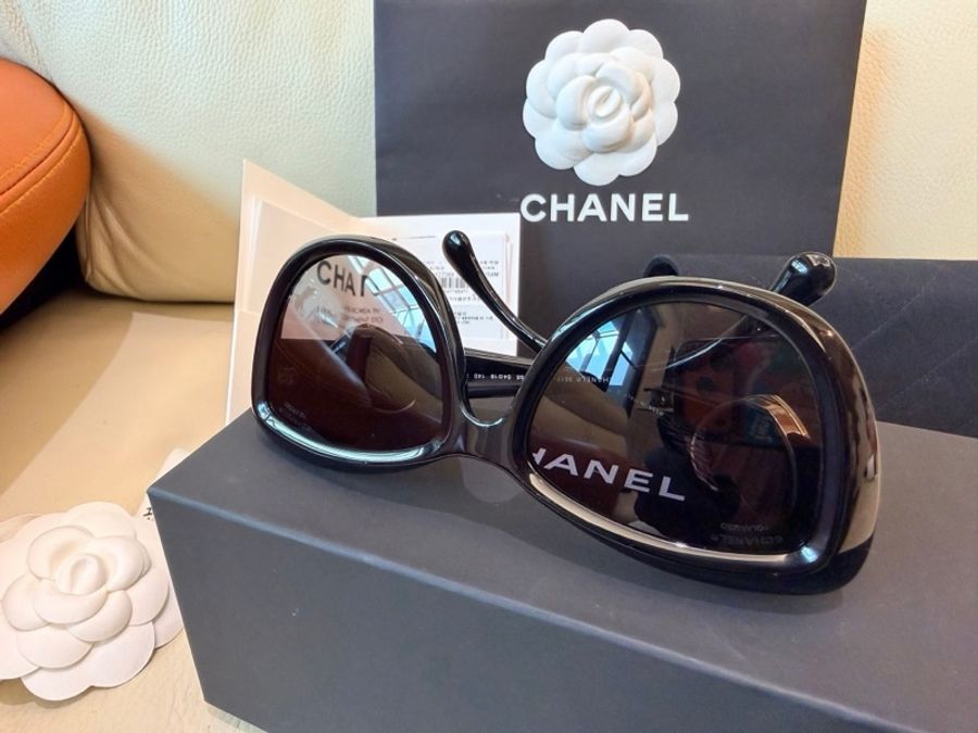 Chanel 限量絕美黑金愛心琺瑯化妝鏡偏光墨鏡 5517-A (近全新、購證正本、大全配)-10
