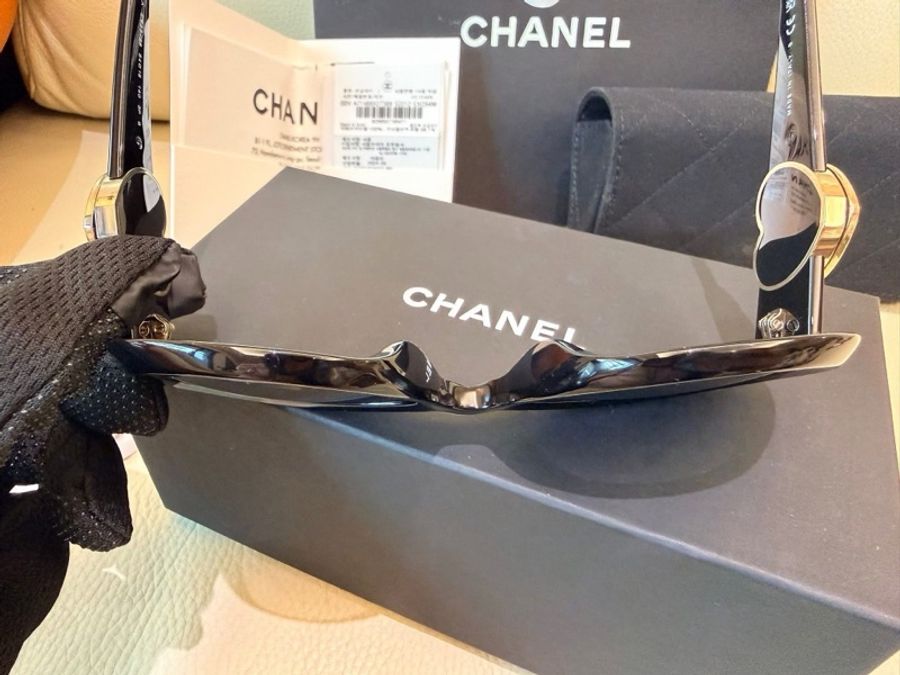 Chanel 限量絕美黑金愛心琺瑯化妝鏡偏光墨鏡 5517-A (近全新、購證正本、大全配)-13