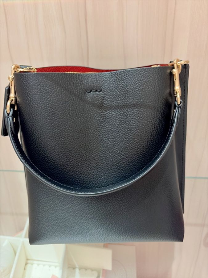 全新 全新 日本親自購回 COACH Mollie Bucket 黑色荔枝紋皮革手提/斜背兩用包 水桶包-8