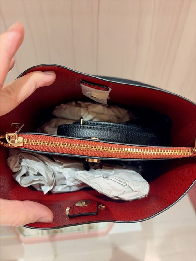 全新 全新 日本親自購回 COACH Mollie Bucket 黑色荔枝紋皮革手提/斜背兩用包 水桶包-11