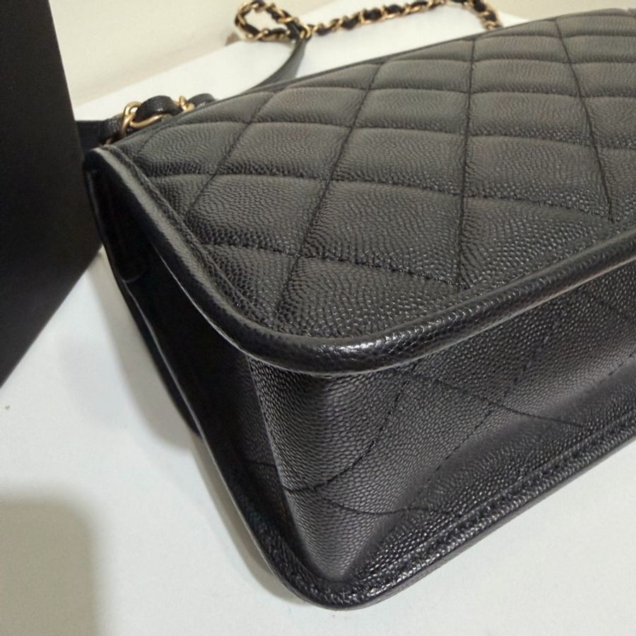 ✨Chanel 22k 黑金荔枝皮郵差包 有購證 99新🖤-15