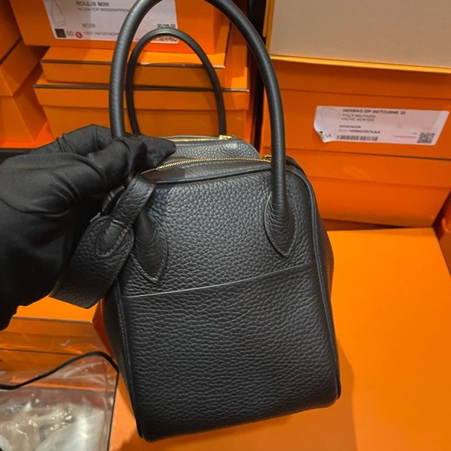 Hermes Lindy26 黑金TC皮 肩背包-2