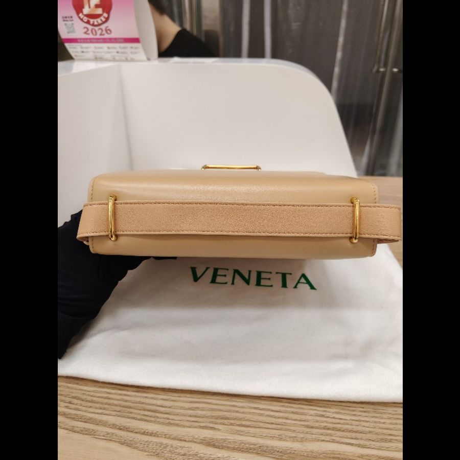 BV The clip handbag Beige-9