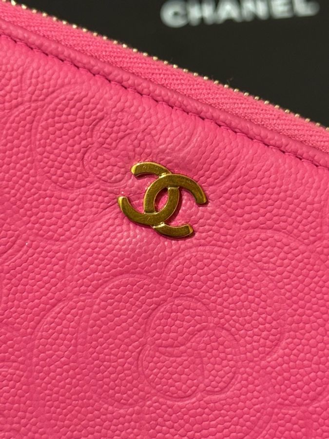 CHANEL Camellia壓紋拉鍊長夾-1