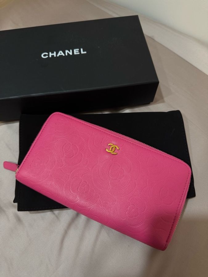 CHANEL Camellia壓紋拉鍊長夾-2