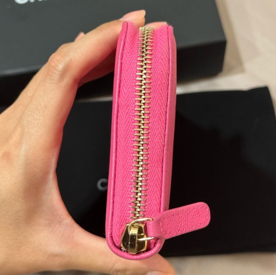 CHANEL Camellia壓紋拉鍊長夾-7