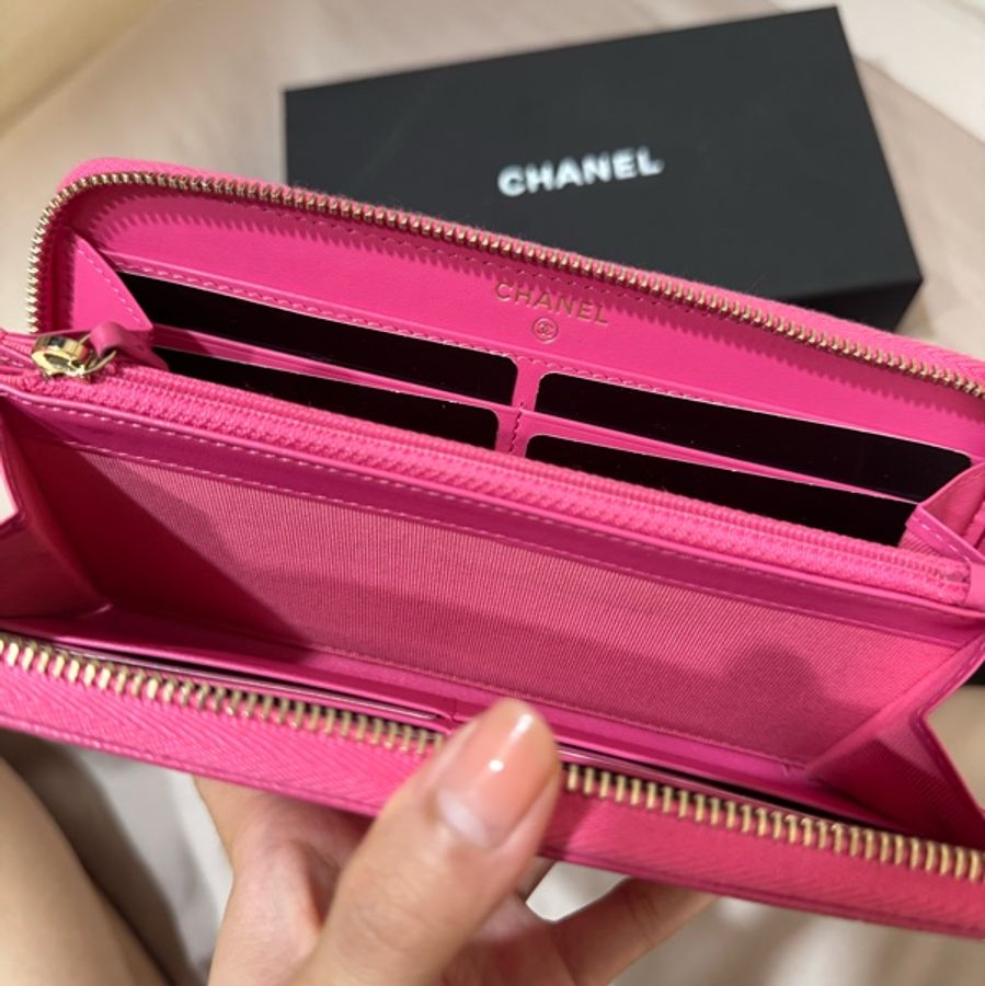 CHANEL Camellia壓紋拉鍊長夾-8