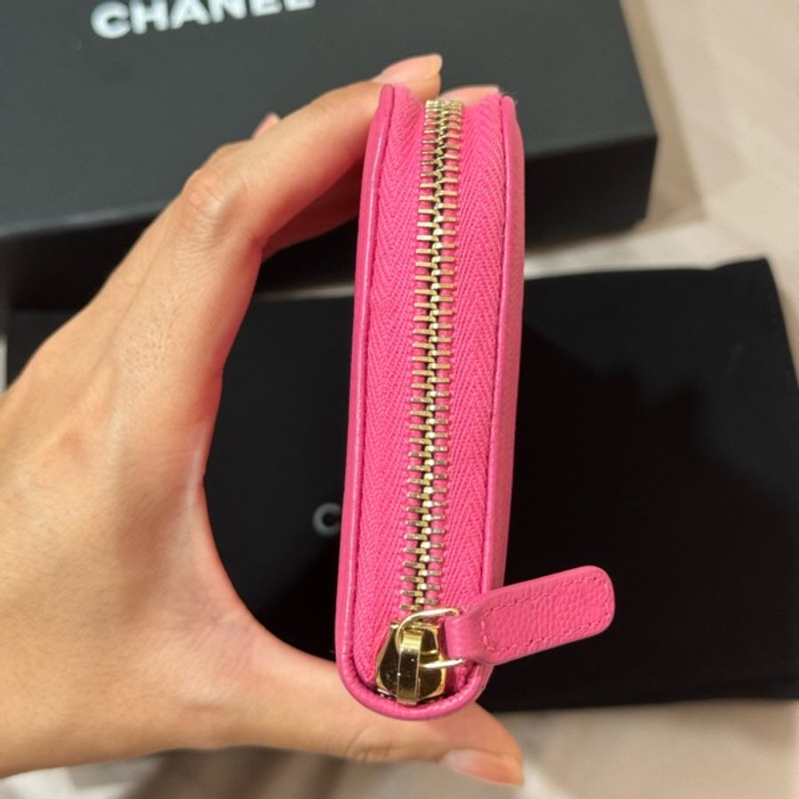 CHANEL Camellia壓紋拉鍊長夾-9