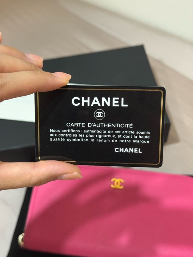 CHANEL Camellia壓紋拉鍊長夾-11