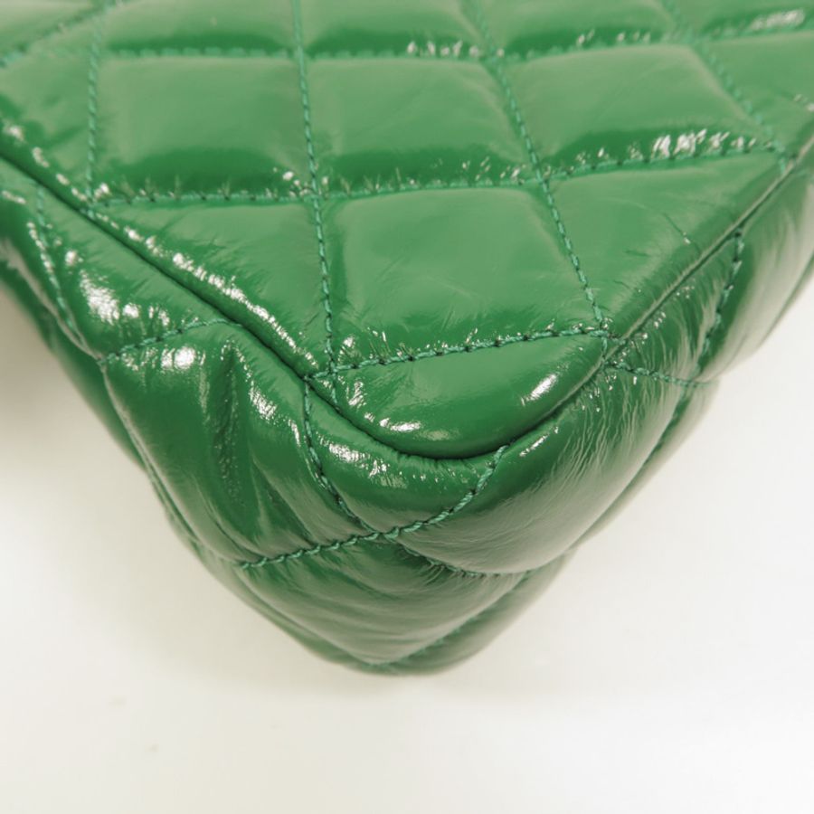 CHANEL 牛皮皮革Wavy CC Hobo Small鏈帶肩背袋-13