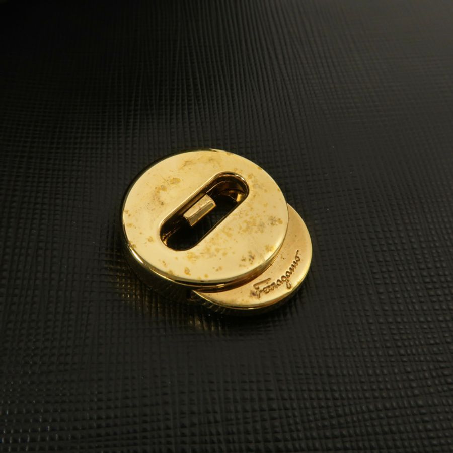 Salvatore Ferragamo 牛皮皮革Chain Shoulder鏈帶肩背袋-9